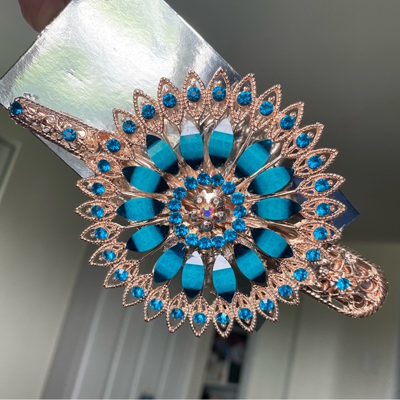 Vibrant Blue Hair Clip - Picture 6 of 6